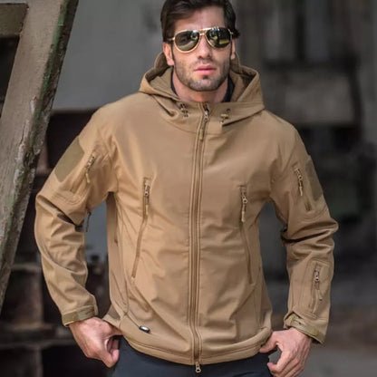 ⏰🔥 ¡OFERTA 50% OFF! 🧥🌧️ Chaqueta Softshell Impermeable para Hombre – Cortavientos, Forro Polar Cálido y Diseño Táctico para Exterior