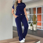 Conjunto de mujer compuesto por una camiseta informal de manga corta y unos pantalones de pierna anch