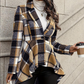 ⏰🔥 ¡50% OFF POR TIEMPO LIMITADO! 🧥 Chaqueta de Cuadros para Mujer con Bajo Asimétrico – Corte Entallado, Cierre de Botón y Elegante Estilo Peplum ✨