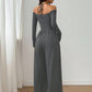 Mono elegante de mujer con cuello halter y escote en V profundo