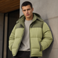 Chaqueta de plumón con capucha de bloques de color para hombre, para invierno